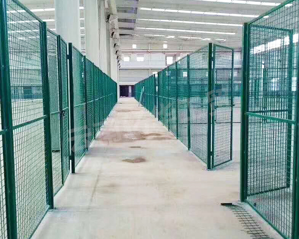 篮球球场围栏